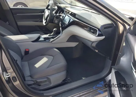 2020 Toyota Camry Le z USA, uszkodzony, nr VIN 4T1C11AK3LU983751